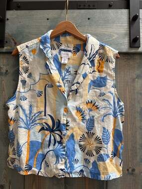Nicole Miller New York Women's Sleeveless Button-Down Linen Shirt with Floral Tr